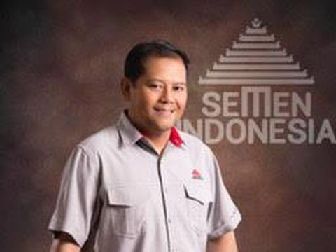 Corporate Secretary PT Semen Indonesia Agung Wiharto 