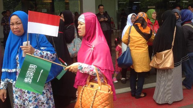 Mereka berharap Raja Salman membantu perekonomian Indonesia.
