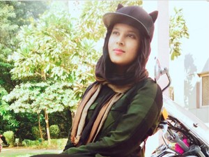 Foto: Ini Roshni, Wanita Berkerudung India yang Hobi Naik Moge