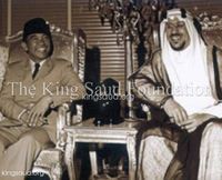 Sukarno saat bertemu dengan Raja Saud pada 1955. 