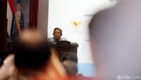 Menteri Koordinator bidang Perekonomian Darmin Nasution mengatakan salah satu kendala dari pengelolaan perkebunan Indonesia saat ini adalah sudah terlalu tuanya tanaman yang ada. Tanaman yang sudah terlalu tua ini membuat produktivitas perkebunan Indonesia pun menurun.