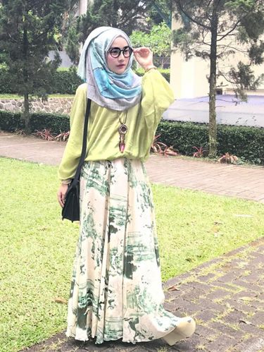 Foto: Cithatha, Si Cantik Berhijab yang Wajahnya Ada di 