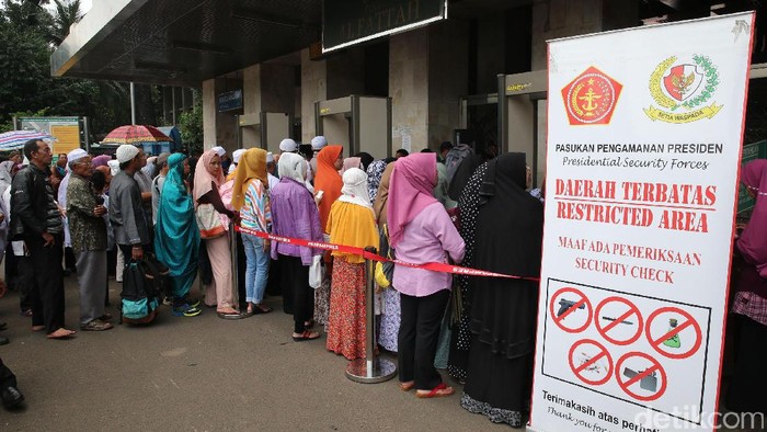 Masyarakat Padati Masjid Istiqlal Jelang Kunjungan Raja Salman