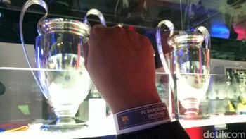 Setelah registrasi akan diberikan gelang kertas. (Foto: Adi Fida Rahman)