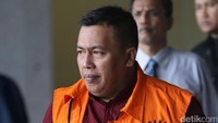 Nilai proyek yang dikerjakan itu mencapai Rp 16 miliar. Diduga ada pemufakatan jahat untuk melakukan mark-up dengan dugaan kerugian negara sekitar Rp 7 miliar. Kedua tersangka disangkakan melanggar Pasal 2 ayat 1 atau Pasal 3 Undang-undang nomor 31 tahun 1999 sebagaimana telah diubah dengan Undang-undang nomor 20 tahun 2001 tentang Pemberantasan Tipikor juncto Pasal 55 ayat 1 ke-1 KUHP.