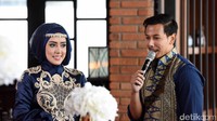 Ada kejadian lucu dimana Sonny menceritakan kisah cintanya bersama Fairuz, hingga membuat ibu satu anak itu salah tingkah akibat kata-kata romantisnya. Pool/Noel/detikFoto.