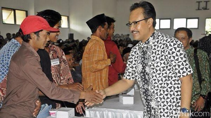 Kualitas Susu di Jatim Terbaik, Gus Ipul Puji Peternak Sapi Perah