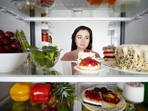 Menurut Studi, Ini Snack yang Sering Disembunyikan Para Ibu dari Keluarga Mereka