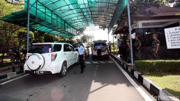 Pengamanan di Gedung DPR / 