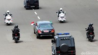 Raja Salman mendapat pengawalan eksklusif dari voorijder Polisi Militer.