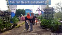 Wisata halal atau syari ini adalah pantai yang ramah untuk wanita dan anak-anak atau disebut beach club for women. Jadi hanya wanita dan anak-anak yang boleh datang ke sini (Putri/detikTravel)