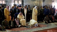 Salat dijalankan dengan khusyuk dalam 2 rakaat. Selepas salat, Raja Salman beserta Jokowi dan Nasaruddin Umar terlihat khidmat berzikir dan berdoa.