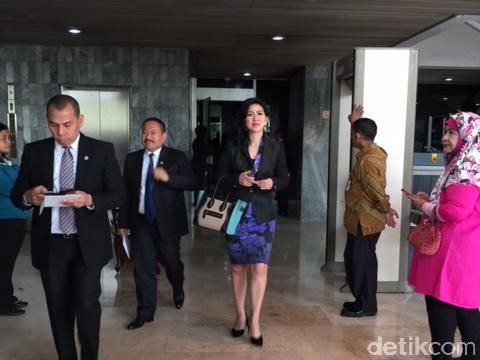 Venna Melinda di DPR / 