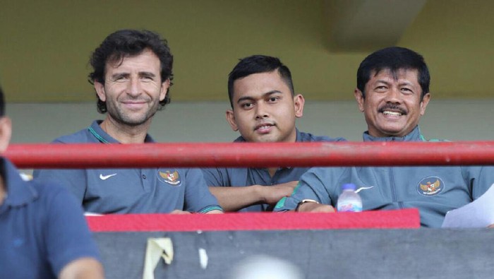 Luis Milla (kiri), Bayu Eka Sari Teguh (tengah), Indra Sjafrie