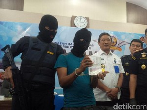 Penyelundup Sabu dari Malaysia Ditangkap di Kualanamu
