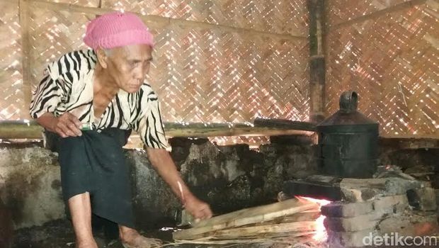 Kades: Bu Rokayah Saya Prioritaskan Menerima Raskin