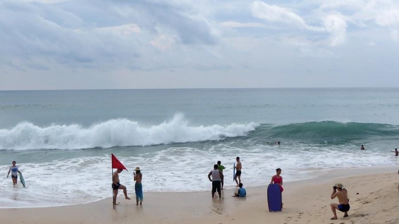 Gelombang Laut Bali Selatan Capai 5 Meter Hingga Pekan Depan