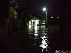 Diguyur Hujan Berjam-jam, Puluhan Rumah di Solo Tergenang Air