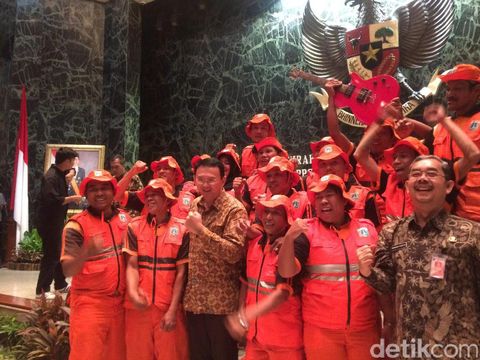 Ahok dan pasukan oranye di Balai Kota, Kamis (2/3/2017)