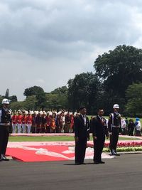 Ketika Paspampres Pakai 34 Baju Adat untuk Sambut Raja Salman di Istana Bogor