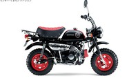 Fender depan dan belakang Honda Monkey 50th Anniversary hadir dengan warna Shasta White. Bagian frame, garpu depan, lengan ayun, cover lampu depan, hingga sebagian tangkinya dibalut warna Magna Red.