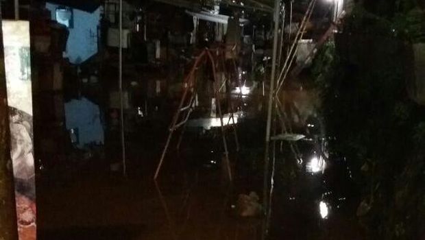 Penampakan Banjir di Cilandak Timur Akibat Luapan Kali Krukut