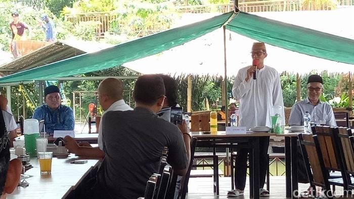 Ditemani M Taufik, Sandiaga Lantik Relawan di Jakarta Barat