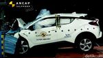 Mobil Sengaja Ditabrak untuk Uji Keamanan