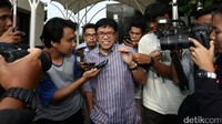 Mantan Direktur Teknik Garuda Indonesia Hadinoto Soedigno bungkam setelah diperiksa KPK terkait kasus dugaan suap yang melibatkan eks Dirut Garuda Indonesia Emirsyah Satar. Hadinoto dipanggil sebagai saksi dalam kasus ini.
