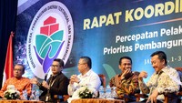Hadir dalam acara tersebut Mentan Amran Sulaiman dan Menpora Imam Nahrawi, Staf Khusus KSP Nur Fauzi, Sekretaris Menpora Gatot Dewa Broto berbicara tentang pembangunan embung dan sarana olahraga pada acara tersebut.  (Foto: Humas Kemendes PDTT)