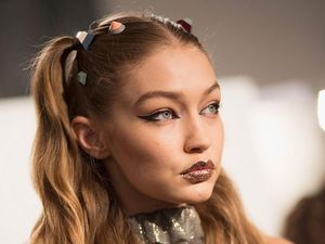 Gantikan Matte, Lipstik Metalik Jadi Tren Kecantikan 2017