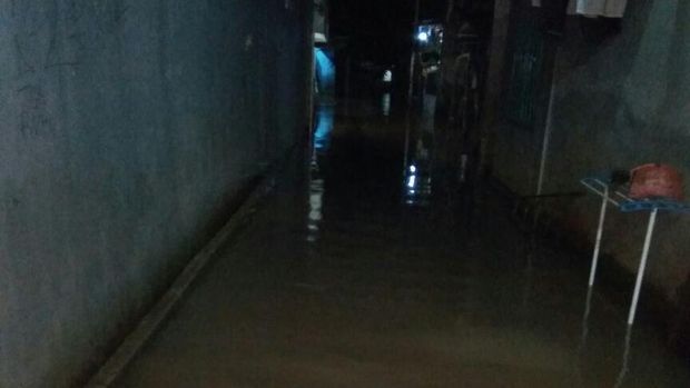 Penampakan Banjir di Cilandak Timur Akibat Luapan Kali Krukut