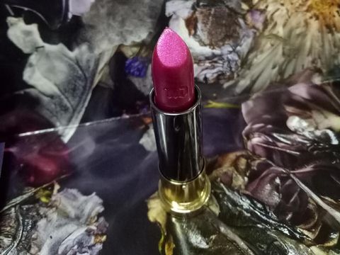 Gantikan Matte, Lipstik Metalik Jadi Tren Kecantikan 2017