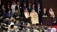 Para delegasi Arab Saudi mendampingi Raja Salman di Gedung DPR.
