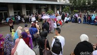 Presiden dan Raja Salman akan sholat sunah Tahiyatul Masjid sebanyak dua rakaat.
