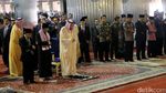 Raja Salman Tunaikan Salat Tahiyatul Masjid di Istiqlal