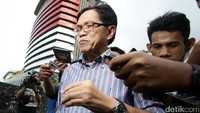 Hadinoto Soedigno meninggalkan gedung Komisi Pemberantasan Korupsi usai diperiksa di Jakarta, Kamis (2/3/2017).