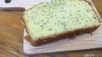 Di Sini Ada Caffe Latte dan Banana Lemon Cake yang Manis Empuk