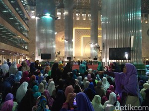 Warga Diizinkan di Dalam Masjid Istiqlal Selama Raja Salman Datang