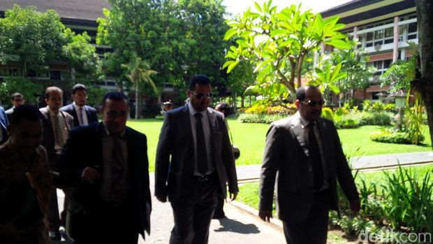 Rapat tentang rencana liburan Raja Salman di Kantor Gubernur Bali