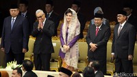 (Ki-ka) Presiden ke-6 RI yang juga Ketum Partai Demokrat Susilo Bambang Yudhoyono (SBY), mantan Wakil Presiden RI Try Sutrisno, istri Ketua DPR Desty Setya Novanto, Ketua BPK Harry Azhar Azis, dan Ketua MA Hatta Ali menghadiri pidato Raja Salman di DPR.