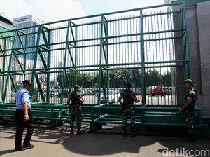 Pengacara Sekjen FUI Bantah Rencana Tabrakkan Truk ke DPR