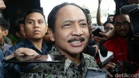 Hakim Mahkamah Konstitusi (MK) Suhartoyo, menjalani pemeriksaan di Gedung KPK, Jakarta, Kamis (2/3/2017).