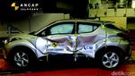 Mobil Sengaja Ditabrak untuk Uji Keamanan