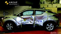 Tes kedua yang paling krusial setelah bagian depan adalah bagian samping. Dalam tes ini, mobil bakalan mendapat tabrak dari samping yang akan menghantam pintu mobil. Tes tabrak samping ini dilakukan dalam kecepatan 50 km/jam. Foto: ANCAP