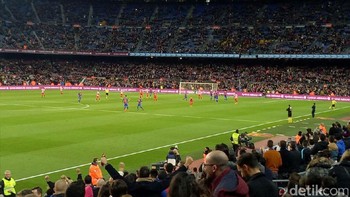 Suasana pertandingan kala Barca melawan Sporting Gijon. (Foto: Adi Fida Rahman)
