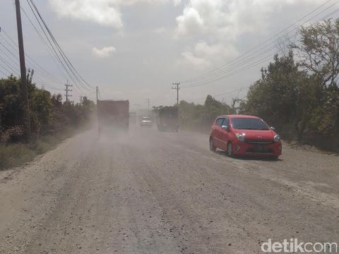 Jalan Rusak dan Berdebu