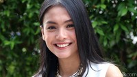 Ia mengawali kariernya lewat film Surat Cinta untuk Kartini dan berperan sebagai R.A Kartini. Pool/Palevi S/detikFoto.