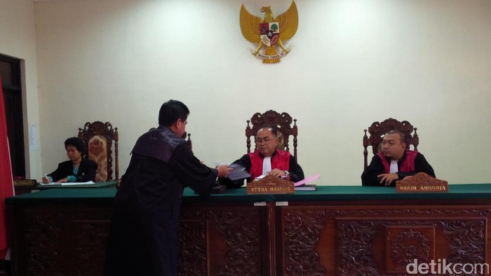 Dimas Kanjeng Sakit, Sidang Eksepsi Ditunda