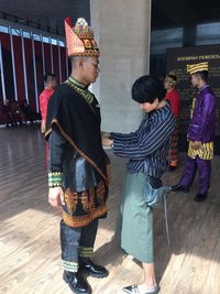 Ketika Paspampres Pakai 34 Baju Adat untuk Sambut Raja Salman di Istana Bogor